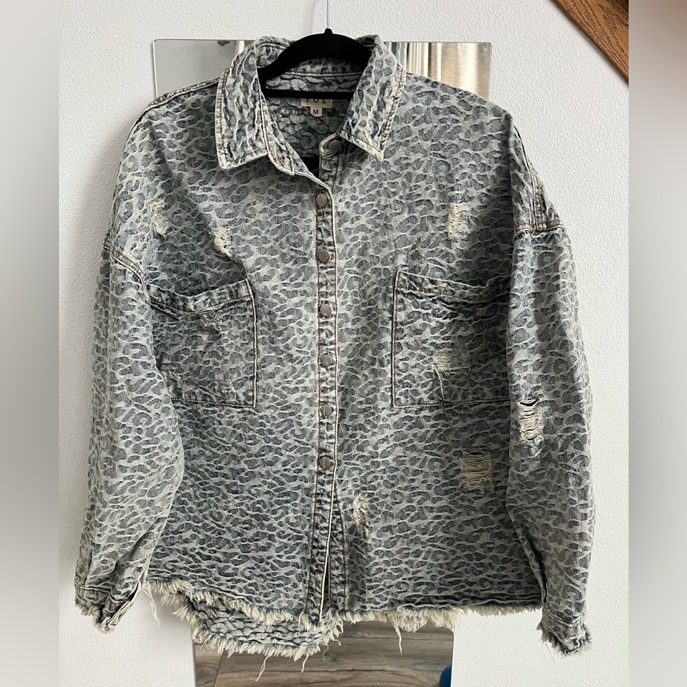 POL Distressed Leopard Denim Jacket Medium - Picture 3 of 9